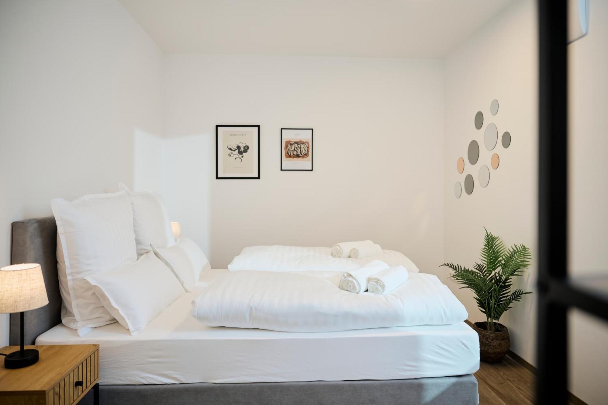 Moderne Mit Highspeed-wlan Und Gratis-tiefgarage Ihr Perfekter Rueckzugsort Nahe Dem Zentrum Und Der Therme I Barrierearm Apartment